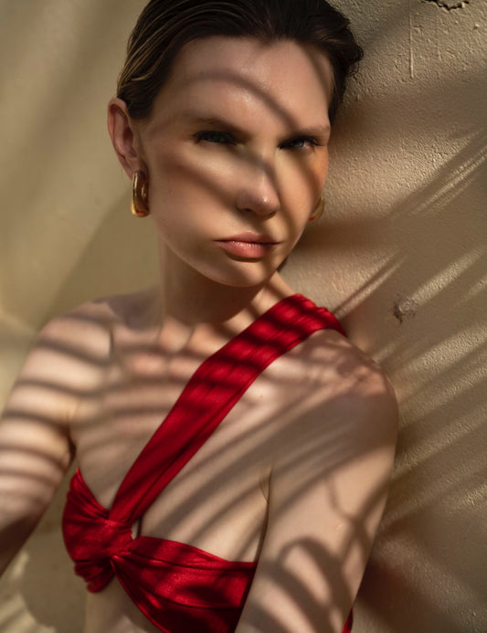 Top de bikini rojo de la colección Olivacea, diseño sensual y funcional para días de calor.