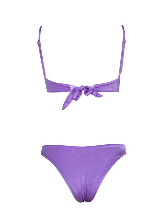 Este panty asegura un ajuste cómodo y favorecedor, ideal para largas jornadas en la playa o piscina.