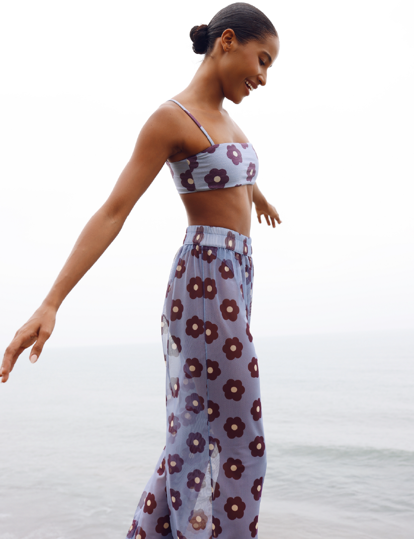 Pantalón Mini Flowers OPHIA × easypeople – vista lateral, diseño versátil playa ciudad, Easy Summer
